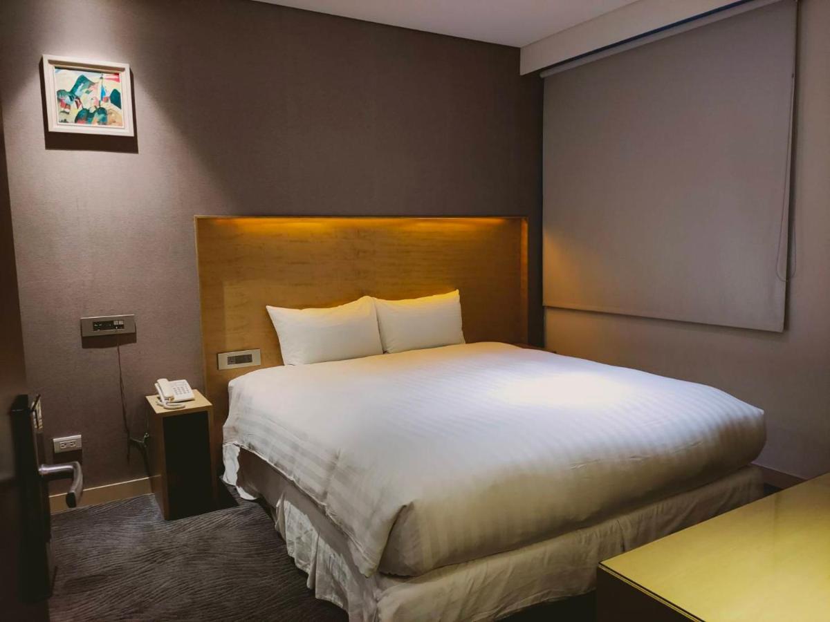 麗馨商旅七賢館 Hotel Каосюн Екстериор снимка