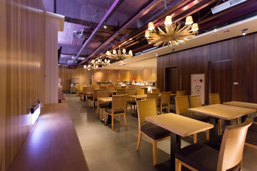 麗馨商旅七賢館 Hotel Каосюн Екстериор снимка