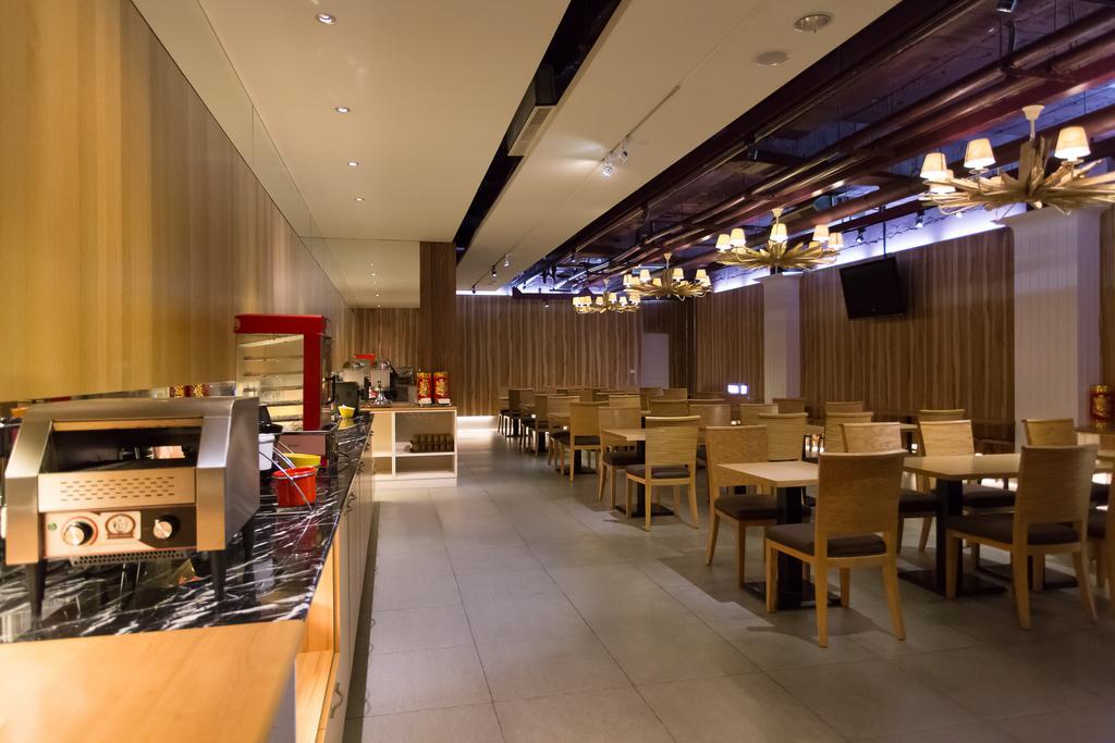 麗馨商旅七賢館 Hotel Каосюн Екстериор снимка