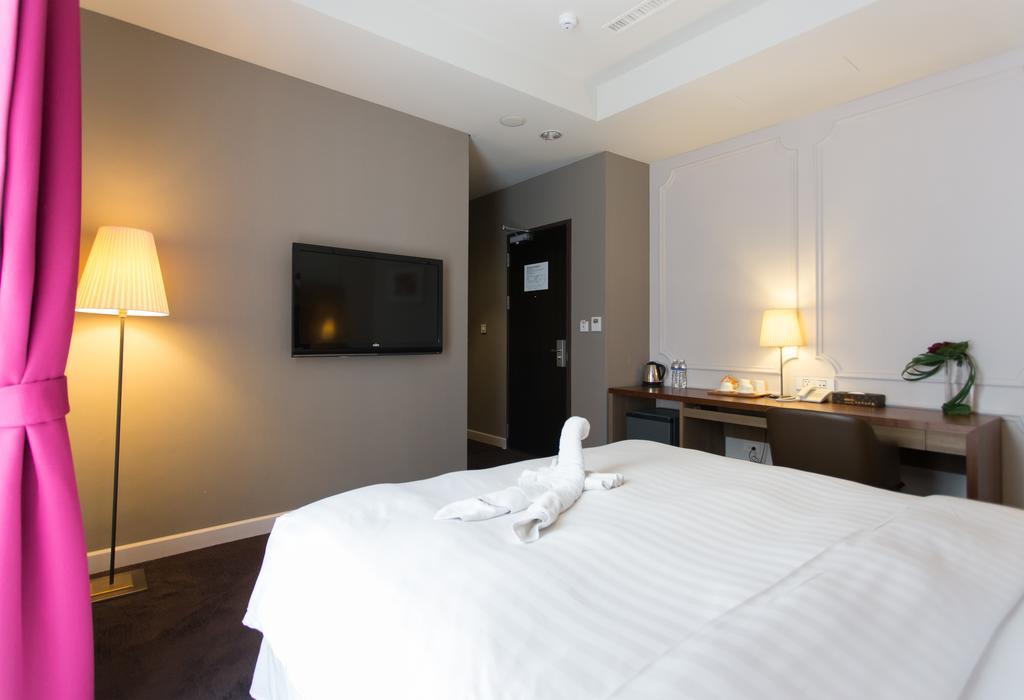 麗馨商旅七賢館 Hotel Каосюн Екстериор снимка