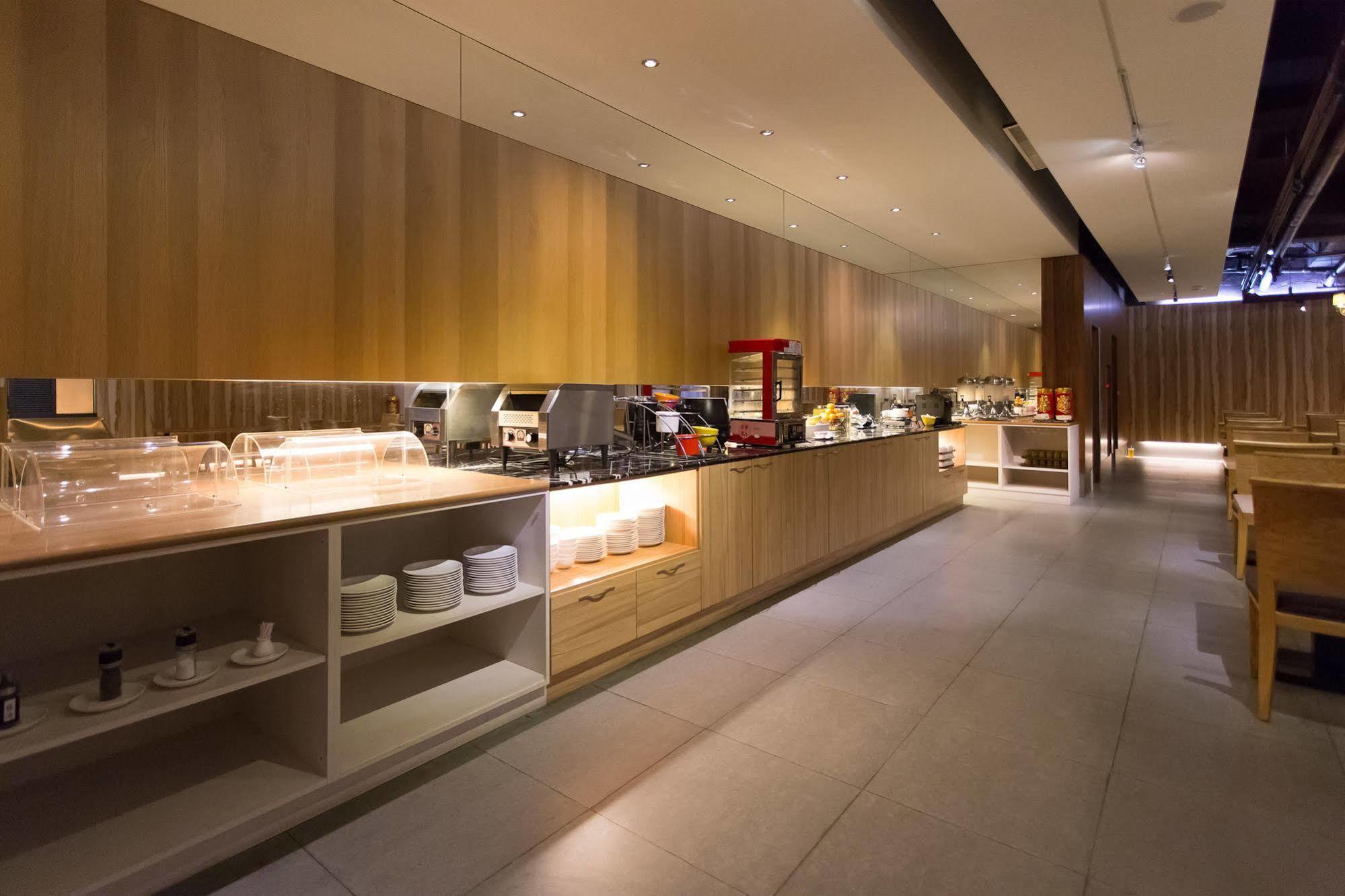 麗馨商旅七賢館 Hotel Каосюн Екстериор снимка