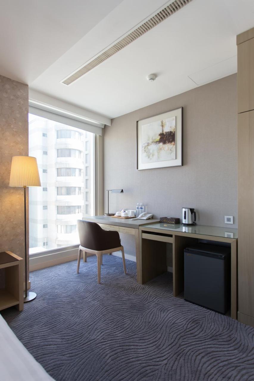 麗馨商旅七賢館 Hotel Каосюн Екстериор снимка