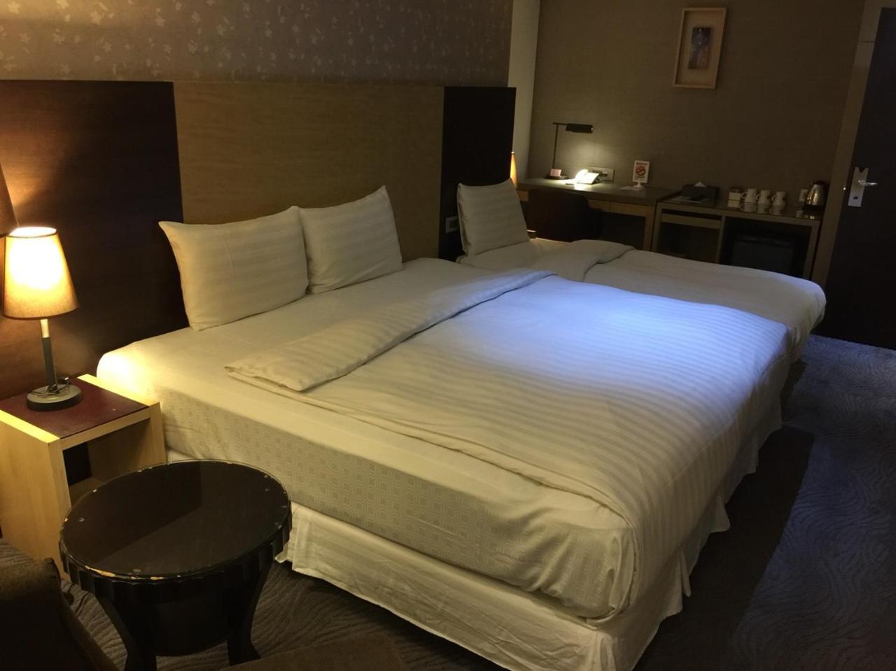 麗馨商旅七賢館 Hotel Каосюн Екстериор снимка