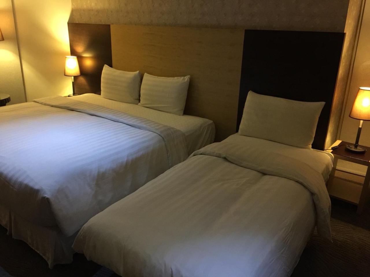 麗馨商旅七賢館 Hotel Каосюн Екстериор снимка