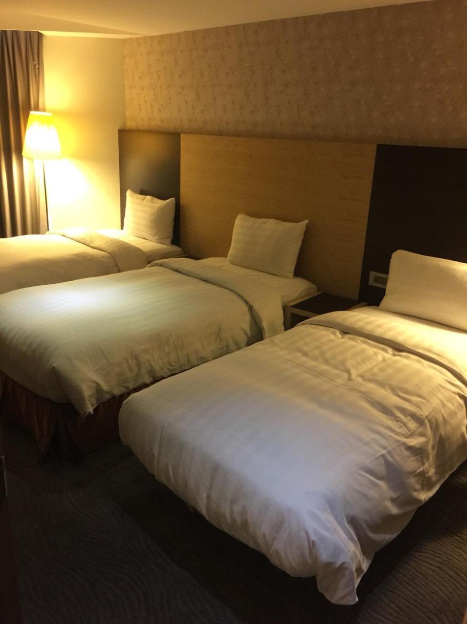 麗馨商旅七賢館 Hotel Каосюн Екстериор снимка