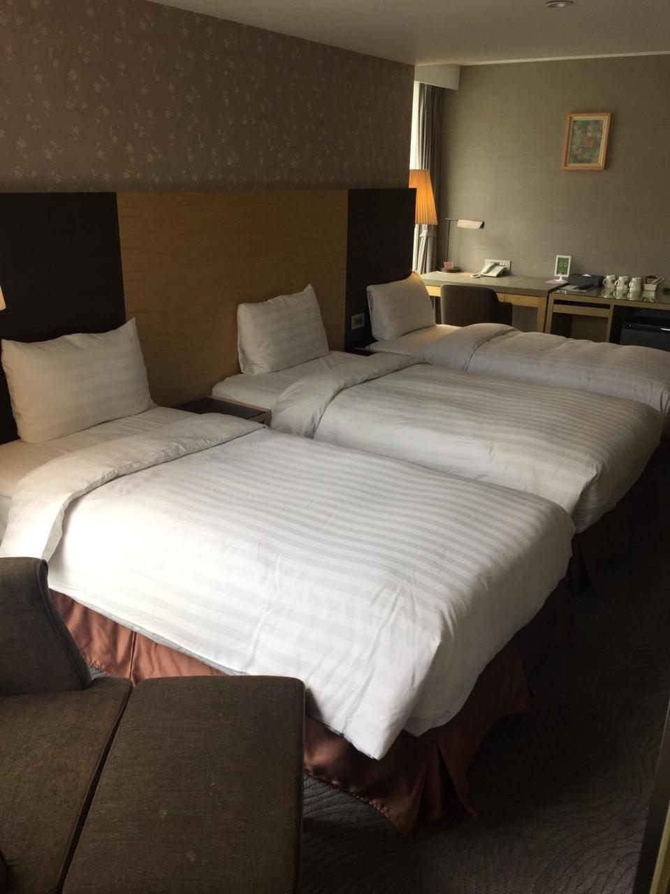 麗馨商旅七賢館 Hotel Каосюн Екстериор снимка