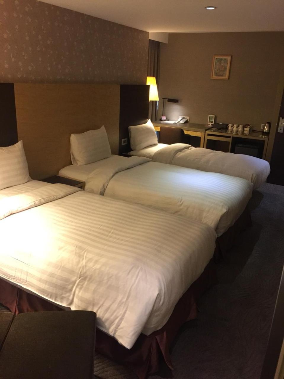 麗馨商旅七賢館 Hotel Каосюн Екстериор снимка