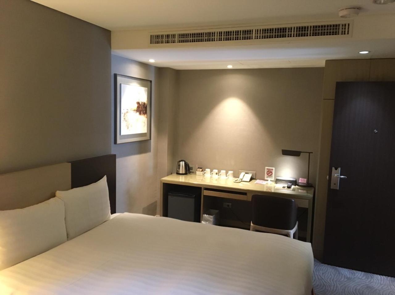麗馨商旅七賢館 Hotel Каосюн Екстериор снимка