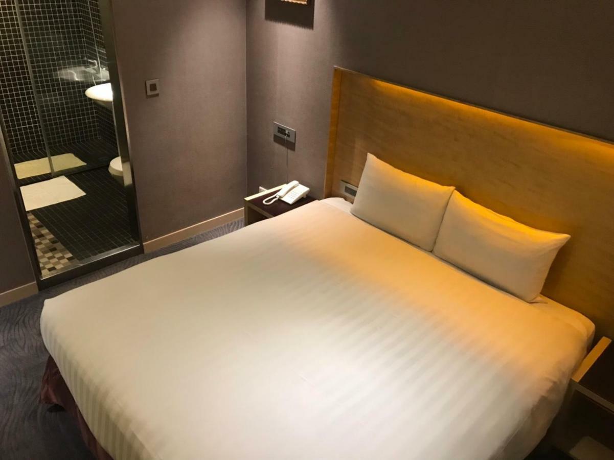 麗馨商旅七賢館 Hotel Каосюн Екстериор снимка