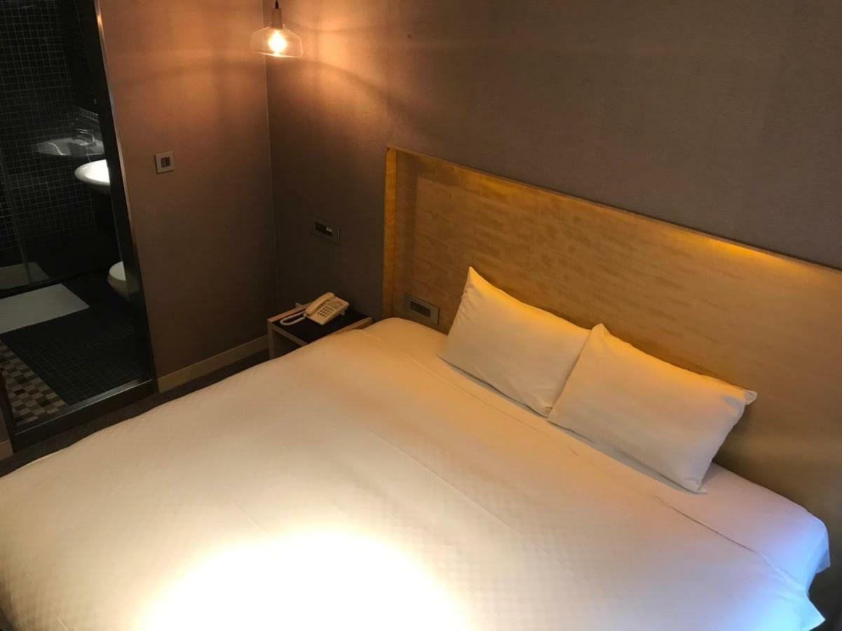 麗馨商旅七賢館 Hotel Каосюн Екстериор снимка