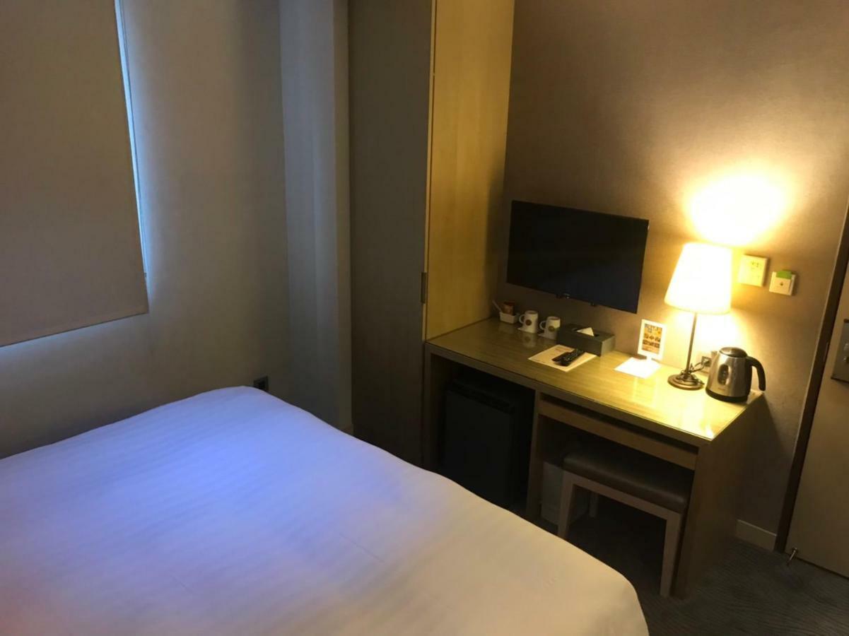 麗馨商旅七賢館 Hotel Каосюн Екстериор снимка