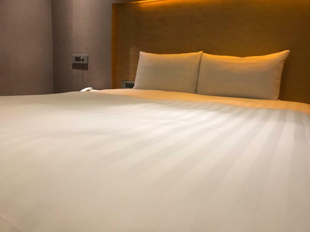 麗馨商旅七賢館 Hotel Каосюн Екстериор снимка